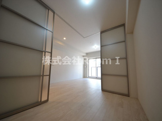 【洋室】 | ＯＰＵＳ　ＲＥＳＩＤＥＮＣＥ　ＳＨＩＮＳＡＩＢＡＳＨＩ　ＳＯＵＴＨ | きれいな洋室です