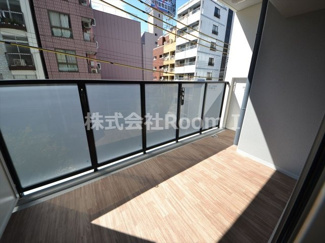 【バルコニー】 | ＯＰＵＳ　ＲＥＳＩＤＥＮＣＥ　ＳＨＩＮＳＡＩＢＡＳＨＩ　ＳＯＵＴＨ | 広々としたバルコニーです