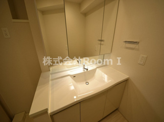 【洗面所】 | ＯＰＵＳ　ＲＥＳＩＤＥＮＣＥ　ＳＨＩＮＳＡＩＢＡＳＨＩ　ＳＯＵＴＨ | スペースが確保できる洗面所です