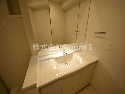 【洗面所】 | ＯＰＵＳ　ＲＥＳＩＤＥＮＣＥ　ＳＨＩＮＳＡＩＢＡＳＨＩ　ＳＯＵＴＨ | スペースが確保できる洗面所です
