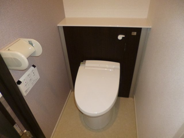グランパール不動ヶ岡Ⅰのトイレ|シャワー付き暖房便座