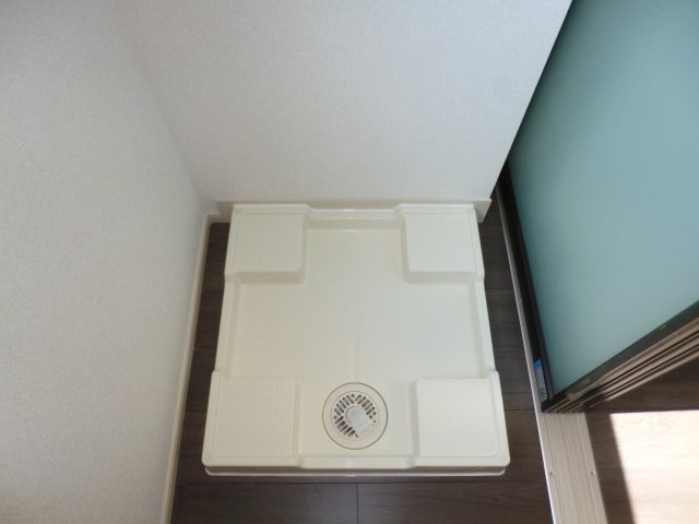 グランパール不動ヶ岡Ⅰの設備|室内洗濯機置場（サンルーム）