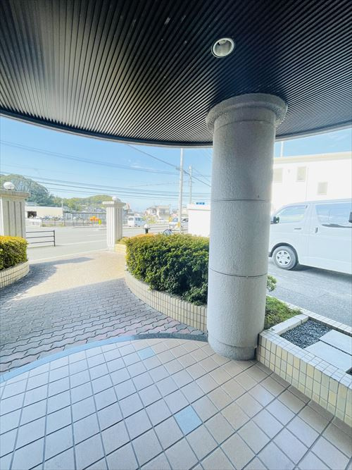 インプレスアクア那珂川のエントランス