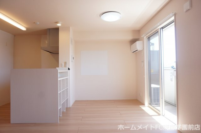 熊本市中央区帯山４丁目のアパートの居間・リビング