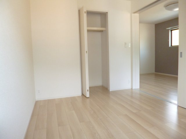 グローリーの洋室