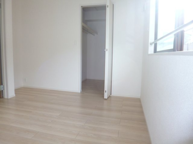 グローリーの洋室