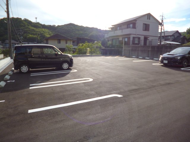 グローリーの駐車場