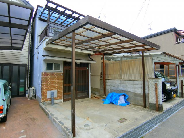 西板持町８丁目戸建ての駐車場