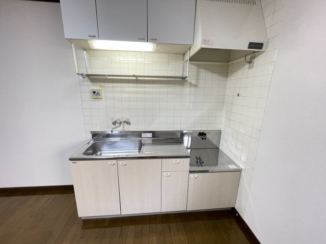 オータム桃山A|コンパクトですがきれいなキッチンです