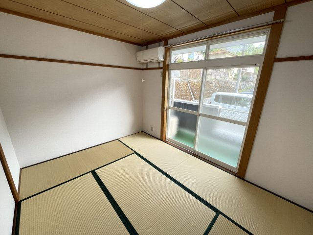 オータム桃山Aの和室|日当たりの良い六畳和室です