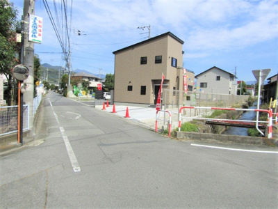 【前面道路含む現地写真】 | エンゼルハウス　笛吹市石和町山崎⑩ | 前面道路含む現地写真です