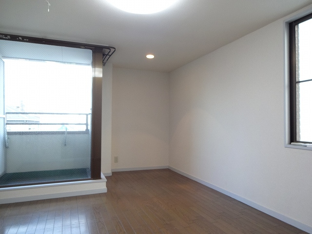 サニーテラスの居間・リビング