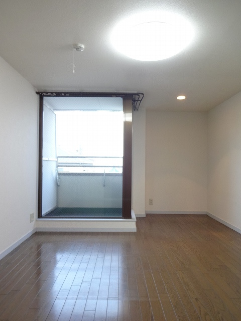 サニーテラスの居間・リビング