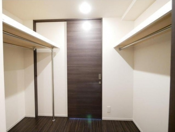 新宿区新宿６丁目の賃貸マンションのその他|ウォークインクローゼット・床ホワイトタイプ