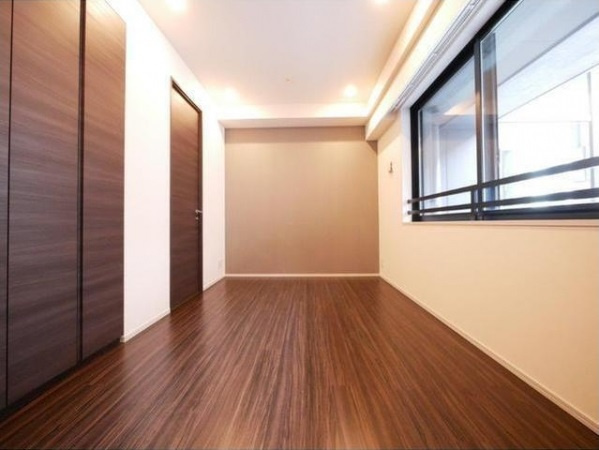 新宿区新宿６丁目の賃貸マンションの洋室