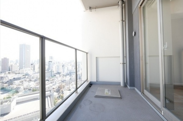 新宿区新宿６丁目の賃貸マンションのバルコニー
