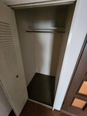 ライオンズマンション五条大宮第2の収納|クローゼット