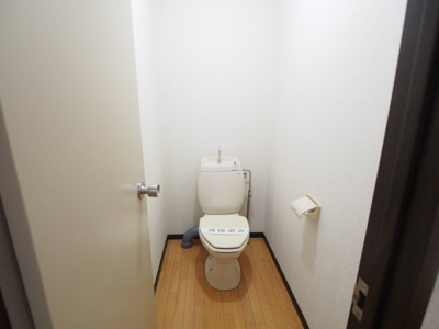 【トイレ】 | コーポ弥生Ａ棟 | ゆったりとした空間のトイレです