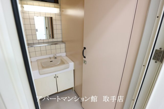 山中屋本店ビルの洗面所