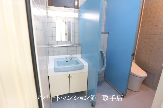 山中屋本店ビルの洗面所