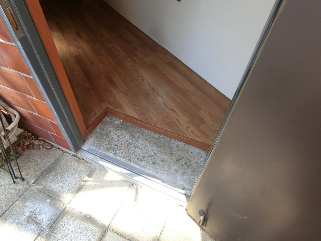マイクロハウスの玄関