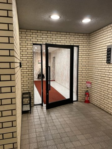 林三番町ビルのエントランス