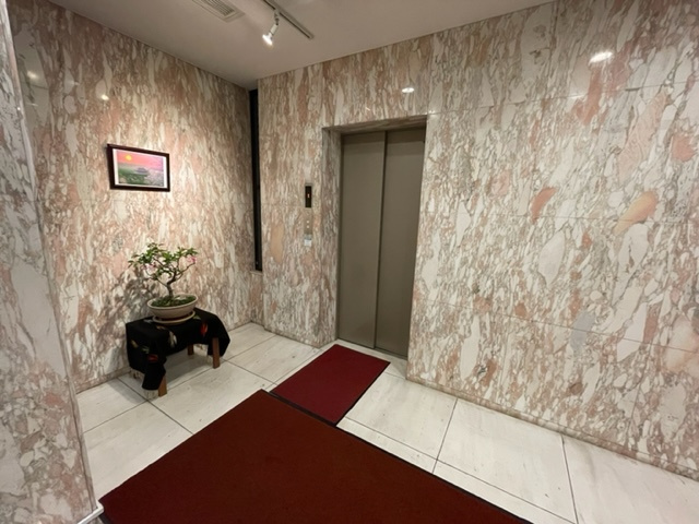 林三番町ビルのロビー