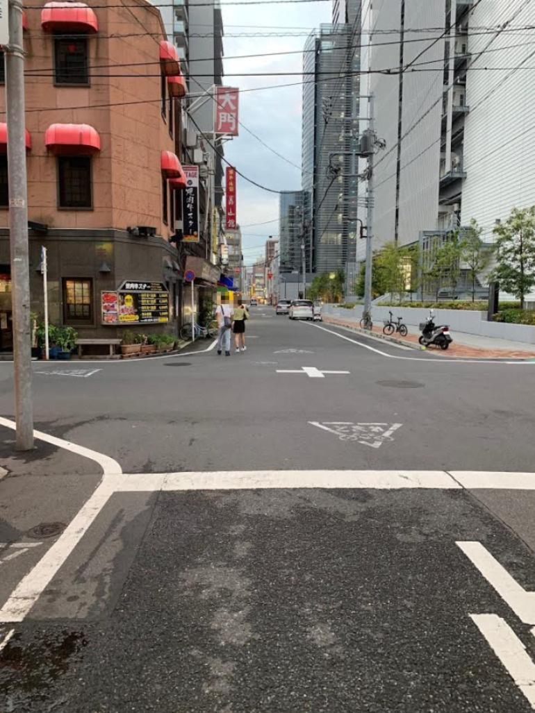 群山ビルの周辺