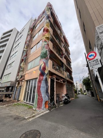 ハプニングタワー曙橋の外観