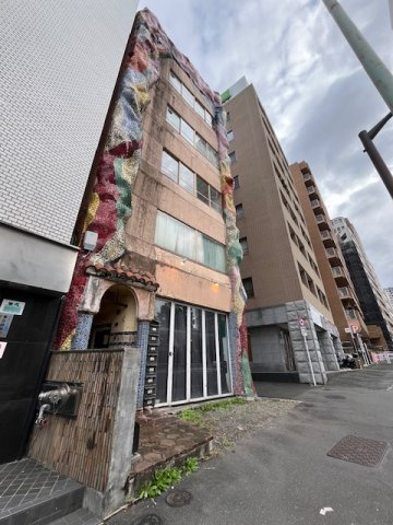 ハプニングタワー曙橋の外観