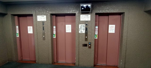 日商岩井菫橋ハイツのその他共用部分|エレベーターが3基あり混雑時もスムーズにご利用いただけます。