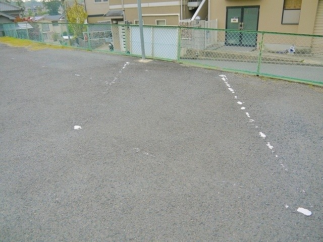 森本モータープール