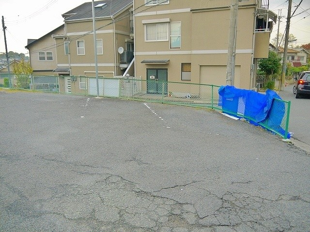 森本モータープール