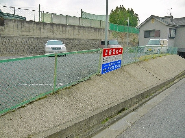 森本モータープール