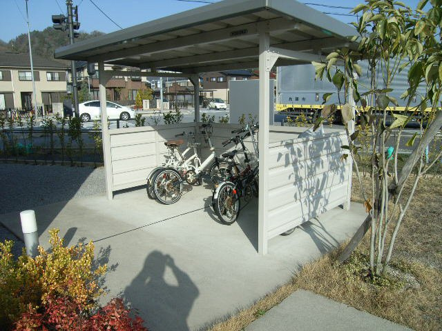 ノブレス・タカのその他共用部分|屋根付き駐輪場です。