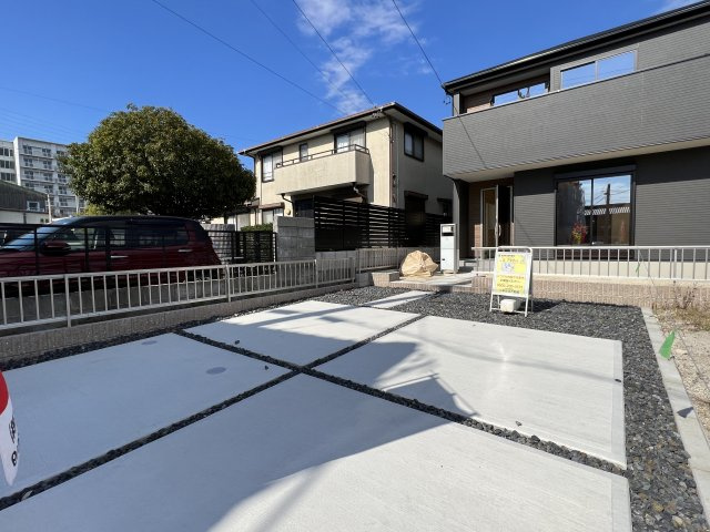 碧南市西浜町21-1期新築分譲住宅　1号棟の駐車場|車をお持ちの方に嬉しい駐車場付きの物件です