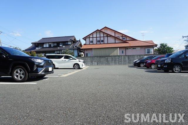 エストシャンブルⅡの駐車場