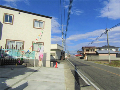 【前面道路含む現地写真】 | 新古住宅　南巨摩郡富士川町 | 前面道路含む現地写真です