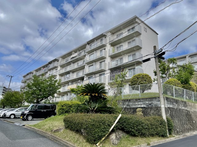 野間台住宅の外観