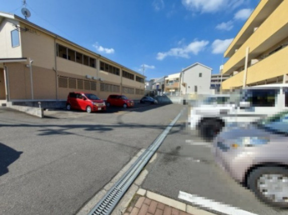 サニーの駐車場