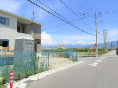 【前面道路含む現地写真】 | エンゼルハウス　笛吹市石和町今井 | 前面道路含む現地写真です