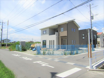 【前面道路含む現地写真】 | エンゼルハウス　笛吹市石和町今井 | 前面道路含む現地写真です