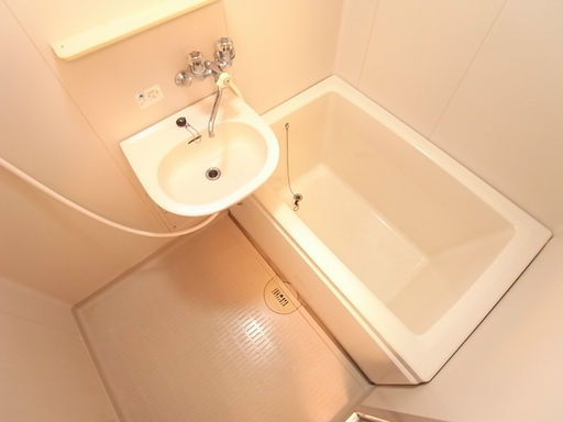 ジュネス本山の浴室