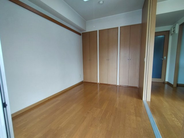 カネヒビルの洋室