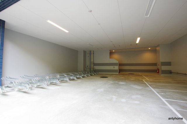 プレサンス谷町九丁目ディセオ 仲介手数料無料の駐車場
