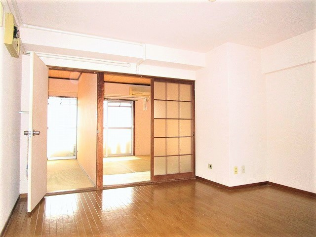 荏原食販ビルの居間・リビング