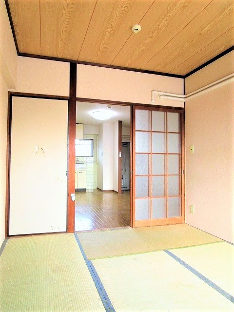 荏原食販ビルの和室