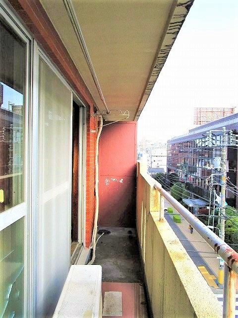 荏原食販ビルのバルコニー