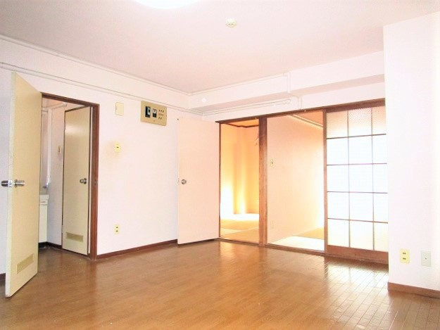 荏原食販ビルの居間・リビング