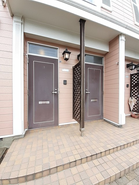 エーデル泉ヶ丘のエントランス